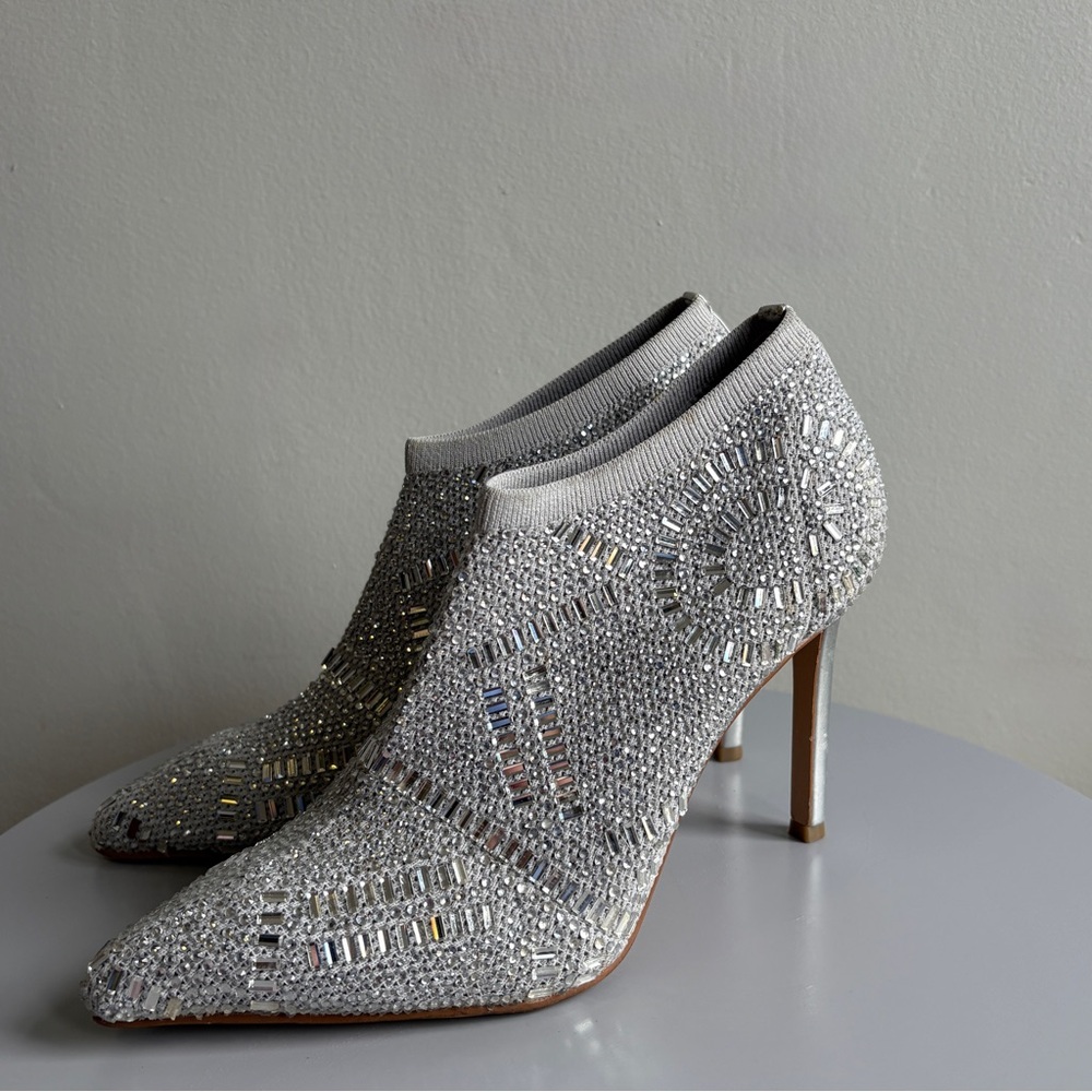 Thalia Sodi Swirling Rhinestone Karmen Ankle Booties, Silver Stiletto Heel. Sz 7